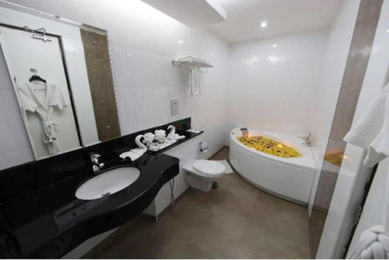 Fabhotel White Dammar Thiruvananthapuram Exteriör bild